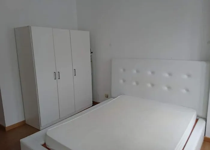 Center I アパート ファロ